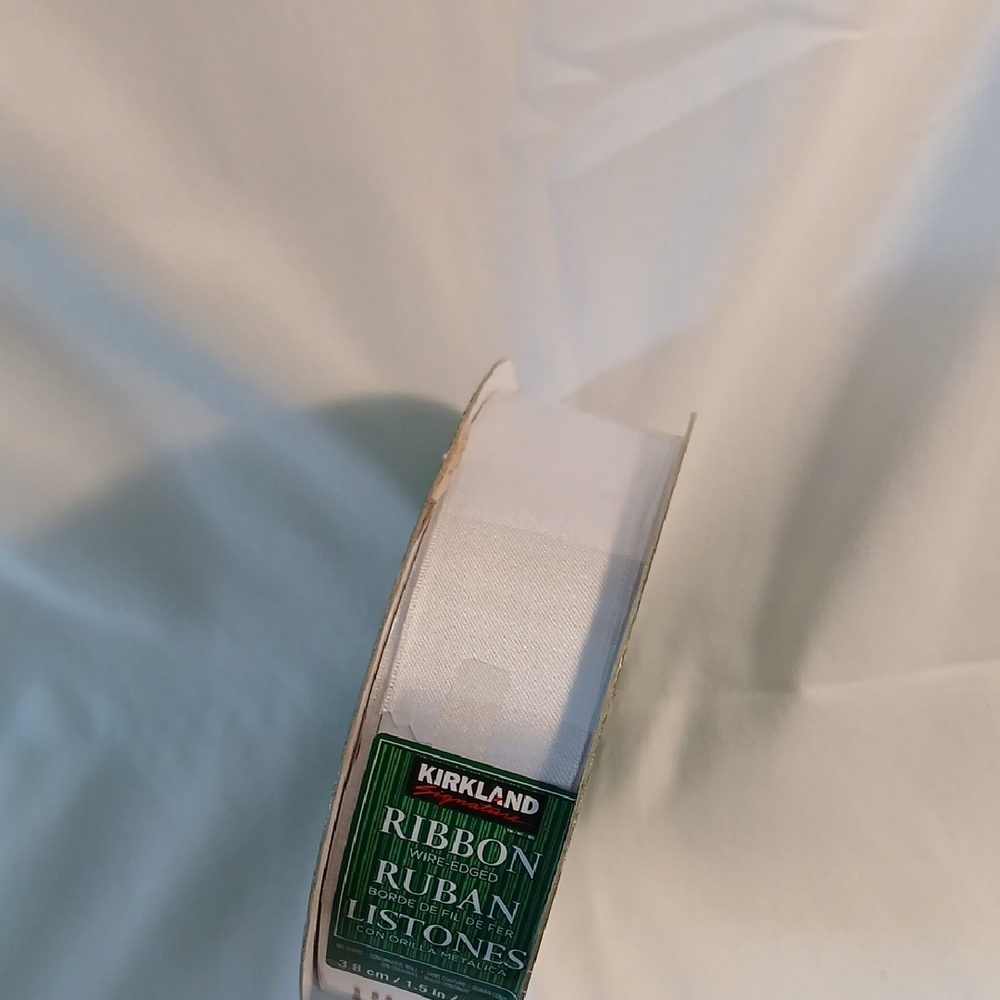 Kirkland Signature White Wire-Edged Ribbon